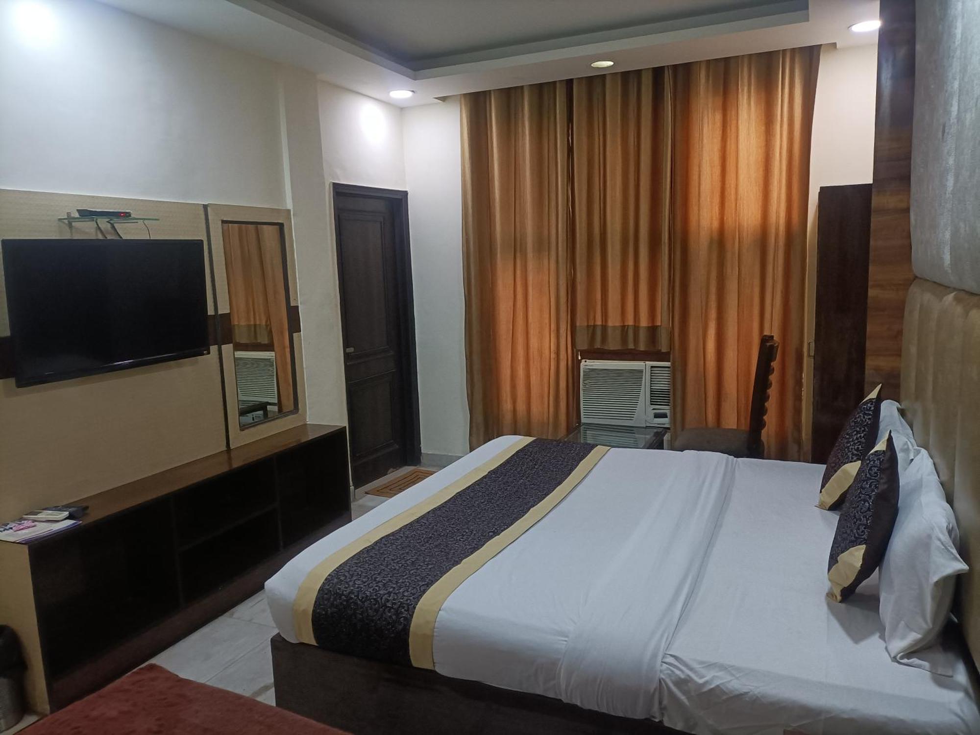 Hotel Grand Aerotech Nuova Delhi Esterno foto