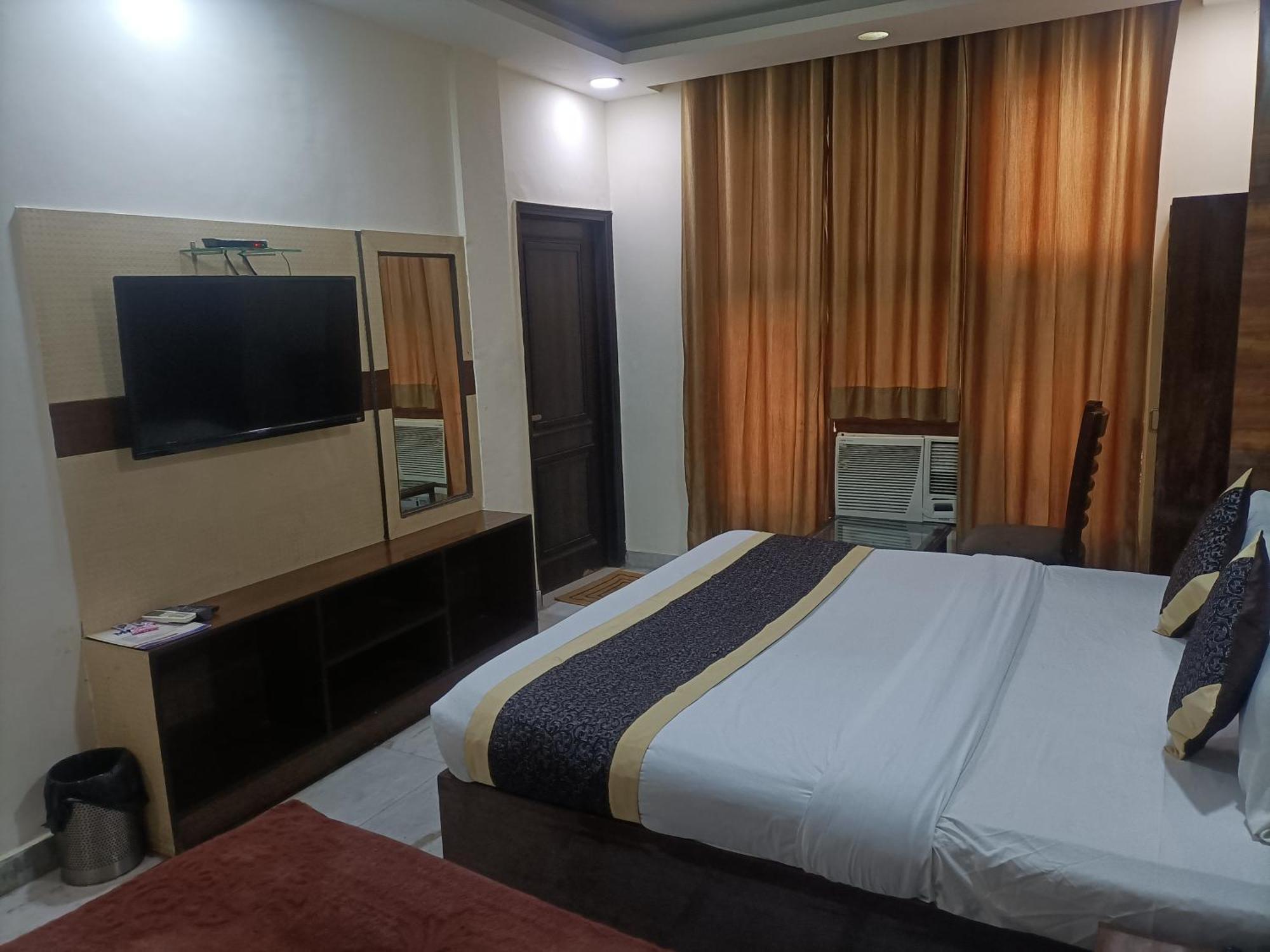 Hotel Grand Aerotech Nuova Delhi Esterno foto