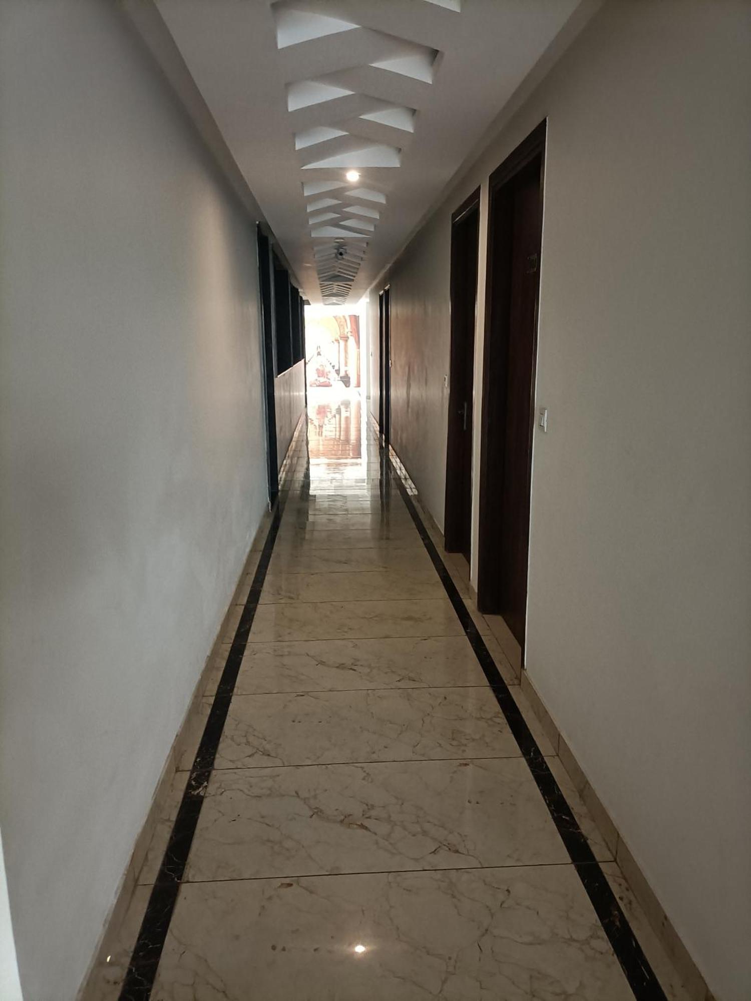 Hotel Grand Aerotech Nuova Delhi Esterno foto