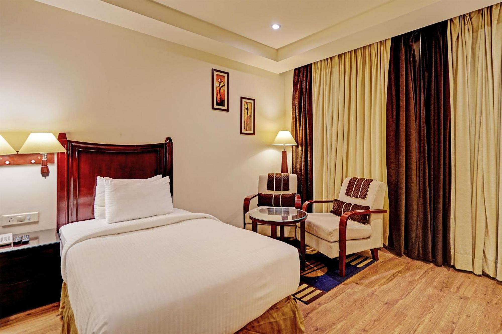 Hotel Grand Aerotech Nuova Delhi Esterno foto