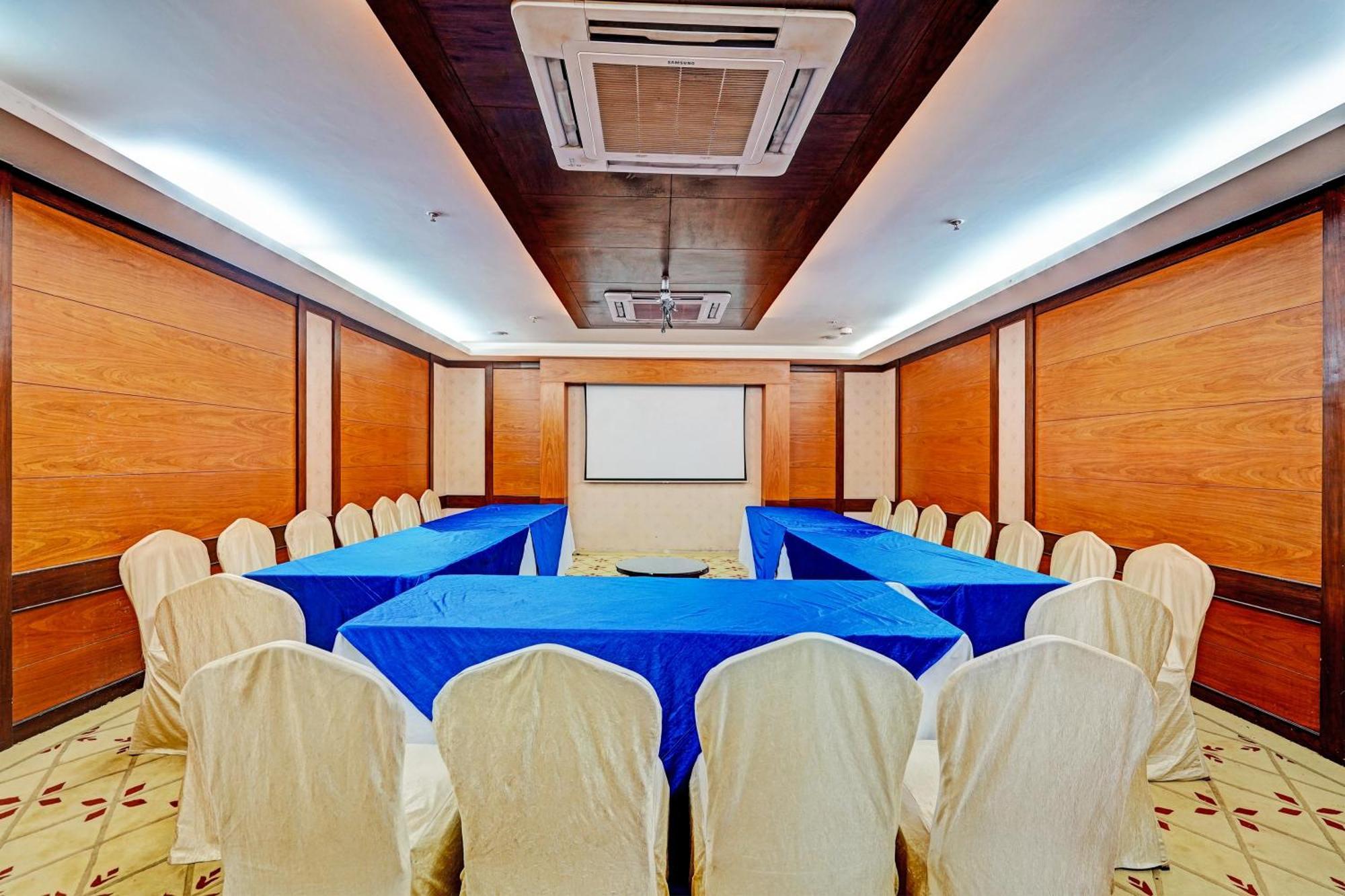 Hotel Grand Aerotech Nuova Delhi Esterno foto